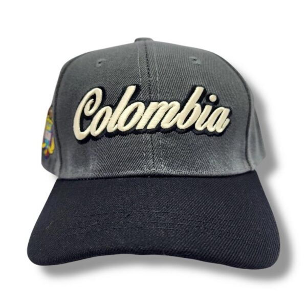 Gorra Colombia Gris con Visera Negra y Escudo Nacional Bordado - Imagen 2