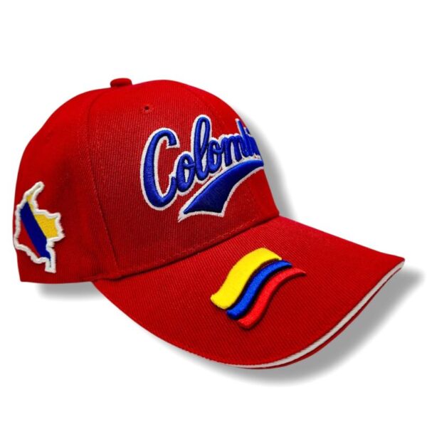Gorra Roja Colombia con Bordados Múltiples – Mapa y Bandera - Imagen 2